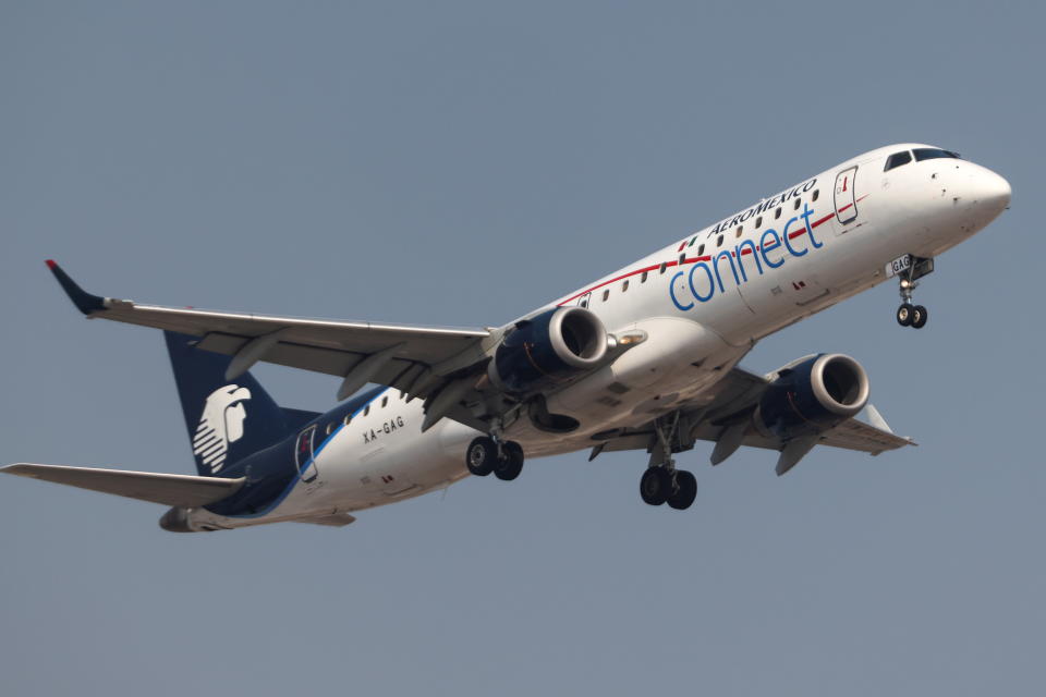 Un avión de Aeromexico despegando del Aeropuerto Internacional Benito Juarez de la Ciudad de México. Foto: REUTERS/Edgard Garrido