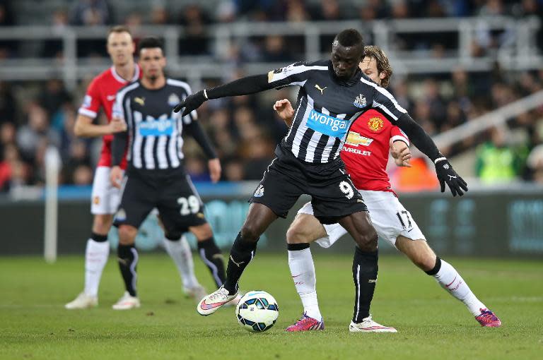 Manchester United's Daley Blind (R) fights for the ball with Newcastle United's Papiss Cisse, during their English Premier League match at St James Park in Newcastle-Upon-Tyne, north-east England, on March 4, 2015