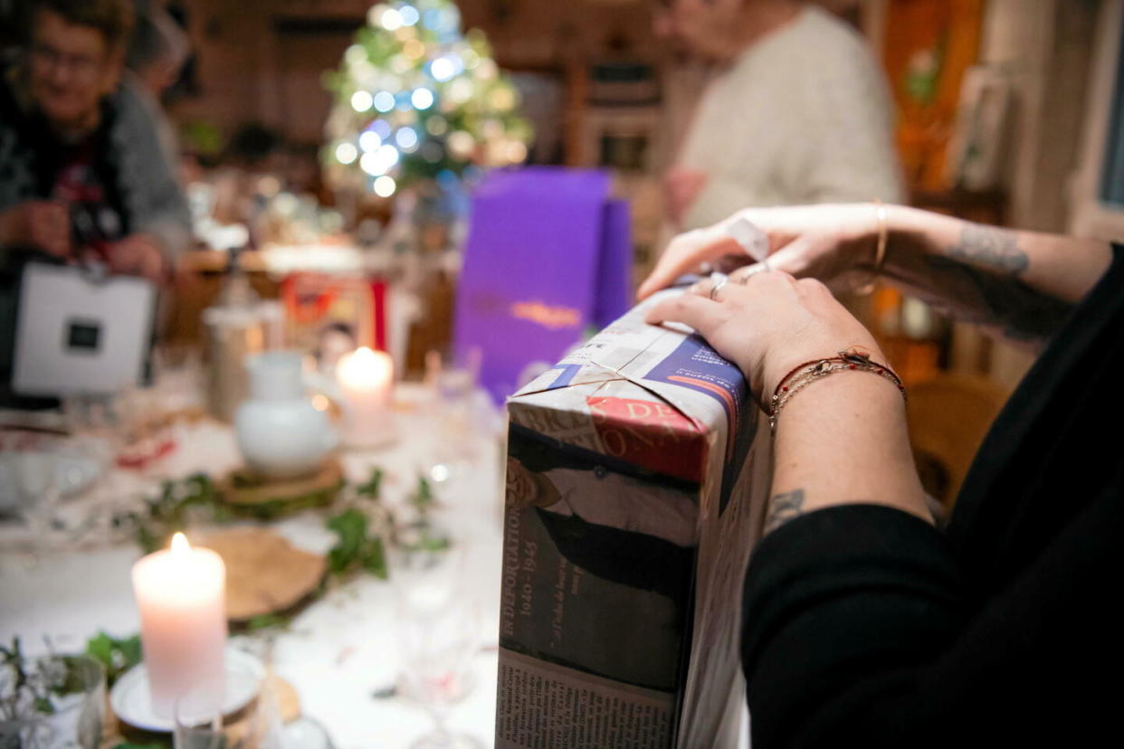 23 % de Français prévoient de revendre leurs cadeaux de Noël, alors qu'ils étaient 17 % l'an dernier et 11 % en 2011.  - Credit:SALESSE Florian / MAXPPP / PHOTOPQR/LA MONTAGNE/MAXPPP