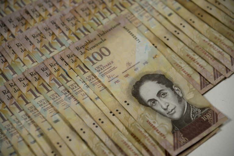 100 Bolivar banknotes are worth only 3 US cents each