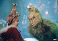 <p>Les habitants de Chouville se préparent à fêter Noël comme il se doit, mais le Grinch qui déteste cette célébration ne l'entend pas de cette manière. Une petite fille du nom de Cindy Lou Chou tente de comprendre pourquoi il haït autant Noël. Elle lui montre alors qu'il n'est pas seul et que cette fête n'est pas aussi horrible que ce qu'il peut penser. </p><br>