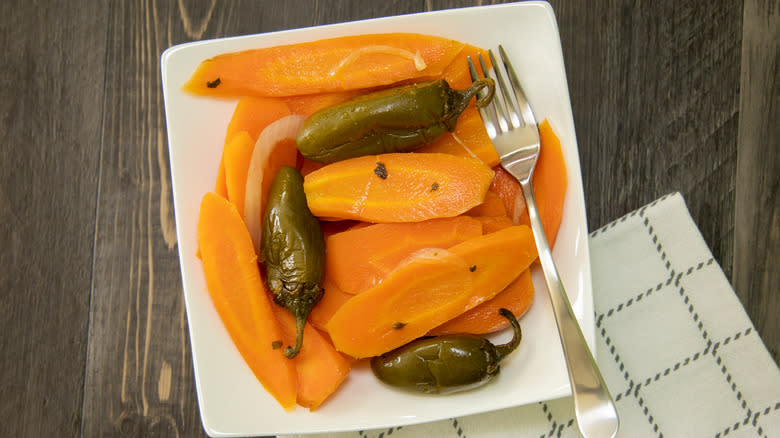pickled carrots with jalapeno peppers