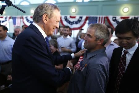 Republican presidential candidate and former New York Governor George Pataki (L) greets supporters after formally anouncing his candidacy for the 2016 Republican presidential nomination in Exeter, New Hampshire, May 28, 2015. REUTERS/Dominick Reuter