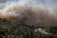 <p>A wildfire burns through residential areas near the mouth of Weber Canyon near Ogden, Utah, on Sept. 5, 2017. (Photo: Benjamin Zack/Standard-Examiner via AP) </p>