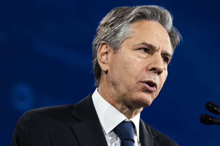 El secretario de Estado Antony Blinken habla durante una conferencia de alcaldes de Estados Unidos, el miércoles 18 de enero de 2023, en Washington. (AP Foto/Nathan Howard)