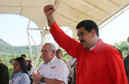 Venezuela's President Nicolas Maduro (R) gestures during a meeting with workers at the Francisco de Miranda hydroelectric complex in Caruachi, Venezuela July 6, 2017. Miraflores Palace/Handout via REUTERS