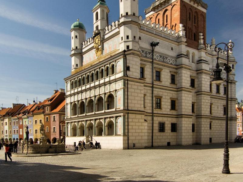 Posens Marktplatz ist ausgesprochen schön, das Rathaus erst recht. Es hat eine Prunkfassade aus der Renaissance und wurde 1555 fertig. Foto: Poznan Tourism Organisation/Radosław Maciejewski