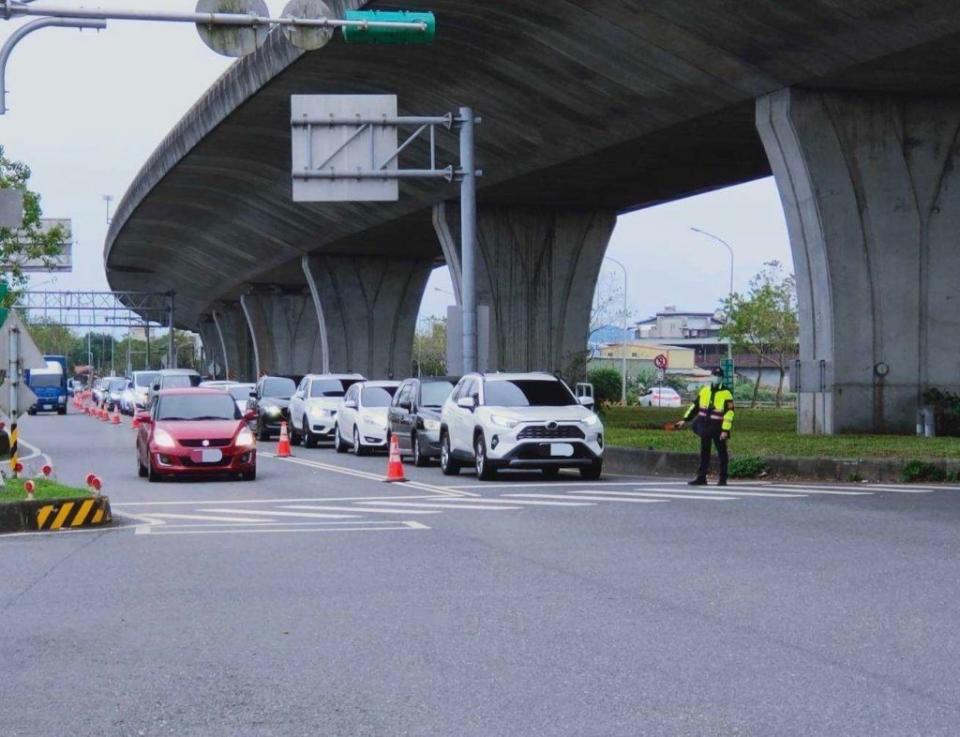 宜蘭警方示，二二八連假，國五、蘇花改、宜蘭縣觀光景點人多車多，民眾如欲開車出遊，請提早規劃行程。（警方提供）