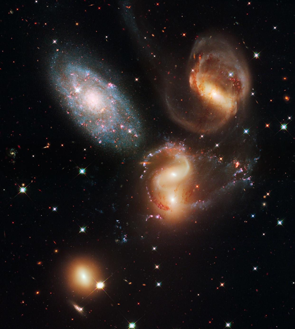 Galactic wreckage in Stephan's Quintet Hubble