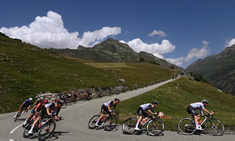<span>Riders descend near Courchevel in the 2023 Tour. There will be Alpine stretches at each end of this year’s race.</span><span>Photograph: Tim de Waele/Getty Images</span>