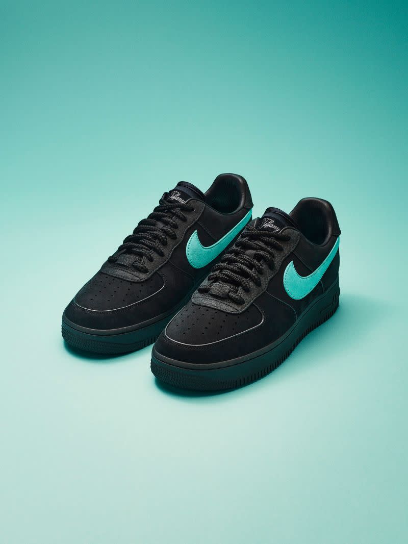 ▲Tiffany & Co.攜手Nike打造傳奇鞋款Nike x Tiffany & Co. Air Force 1 1837，建議售價400美元。（圖／Tiffany提供）