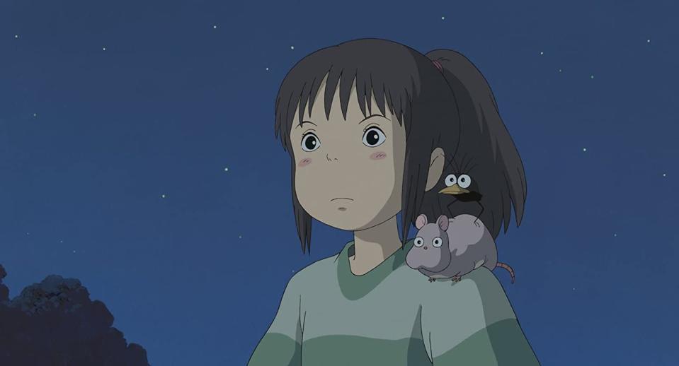 Für "Chihiros Reise ins Zauberland" (2001) erhielt Hayao Miyazaki den Oscar; in Japan war das Meisterwerk über viele Jahre der erfolgreichste Film aller Zeiten. Das liegt natürlich an den fantastisch animierten Bildern, die voller Magie sind. Aber auch an der lustigen und berührenden Geschichte um ein kleines Mädchen, das in einer magischen Welt seine Eltern retten muss. Ein Film, der die japanische Anime-Kunst auch im Westen groß machte. (Bild: Leonine)