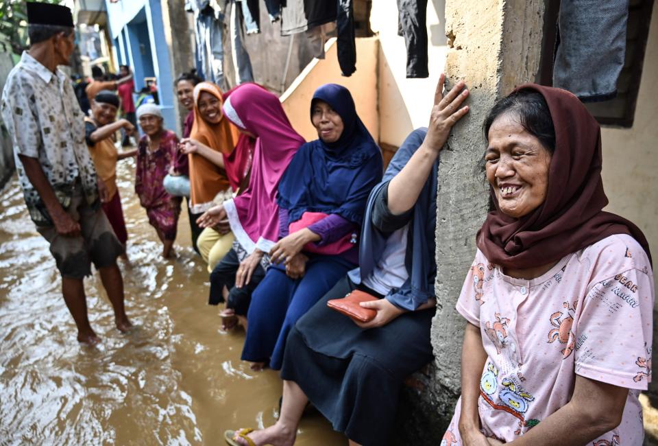 Jakarta flood smiling women