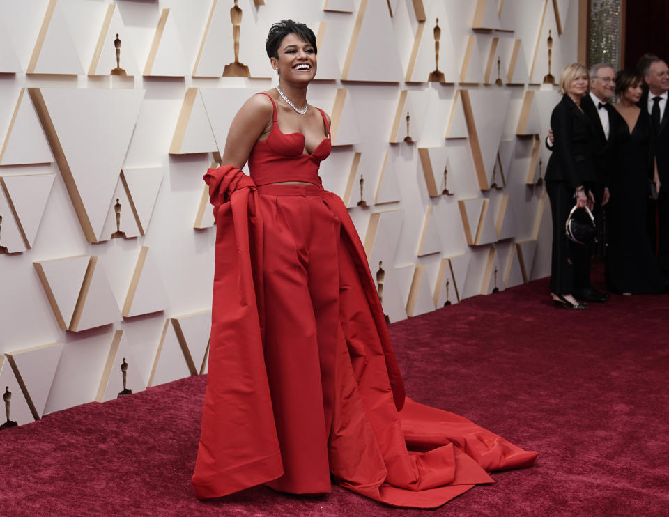 Ariana DeBose llega a los Oscar el 27 de marzo de 2022 en el Teatro Dolby en Los Angeles. (Foto AP/Jae C. Hong)