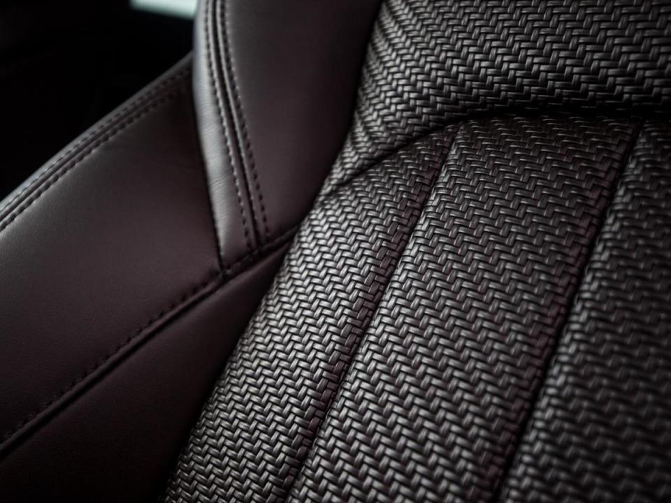 新年式Levante GranSport還首度導入過往未曾運用在汽車內裝上的 - Ermenegildo Zegna Pelletessuta編織皮革座椅列為選用配備。