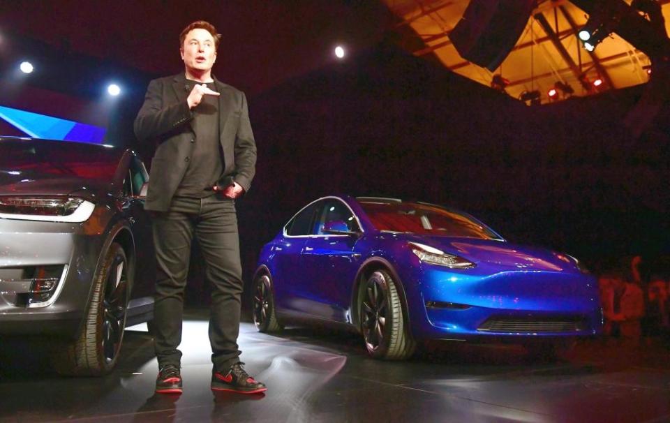 Elon Musk - Tesla - Model Y.