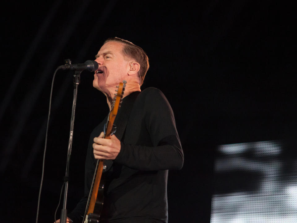 Auch Bryan Adams sollte in Düsseldorf auf der Bühne stehen (Bild: Paul Keeling / Shutterstock.com)