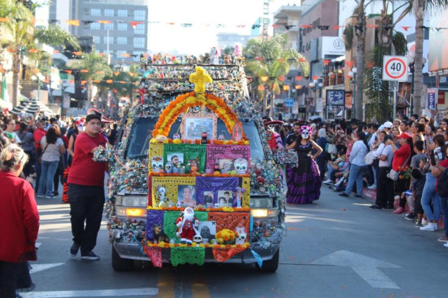 Primer Carnaval de Día de Muertos fue un éxito en Av. Revolución en Tijuana