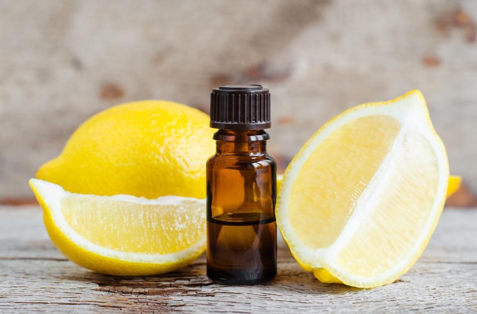 5) Lemon Extract Substitute: Lemon Essential Oil