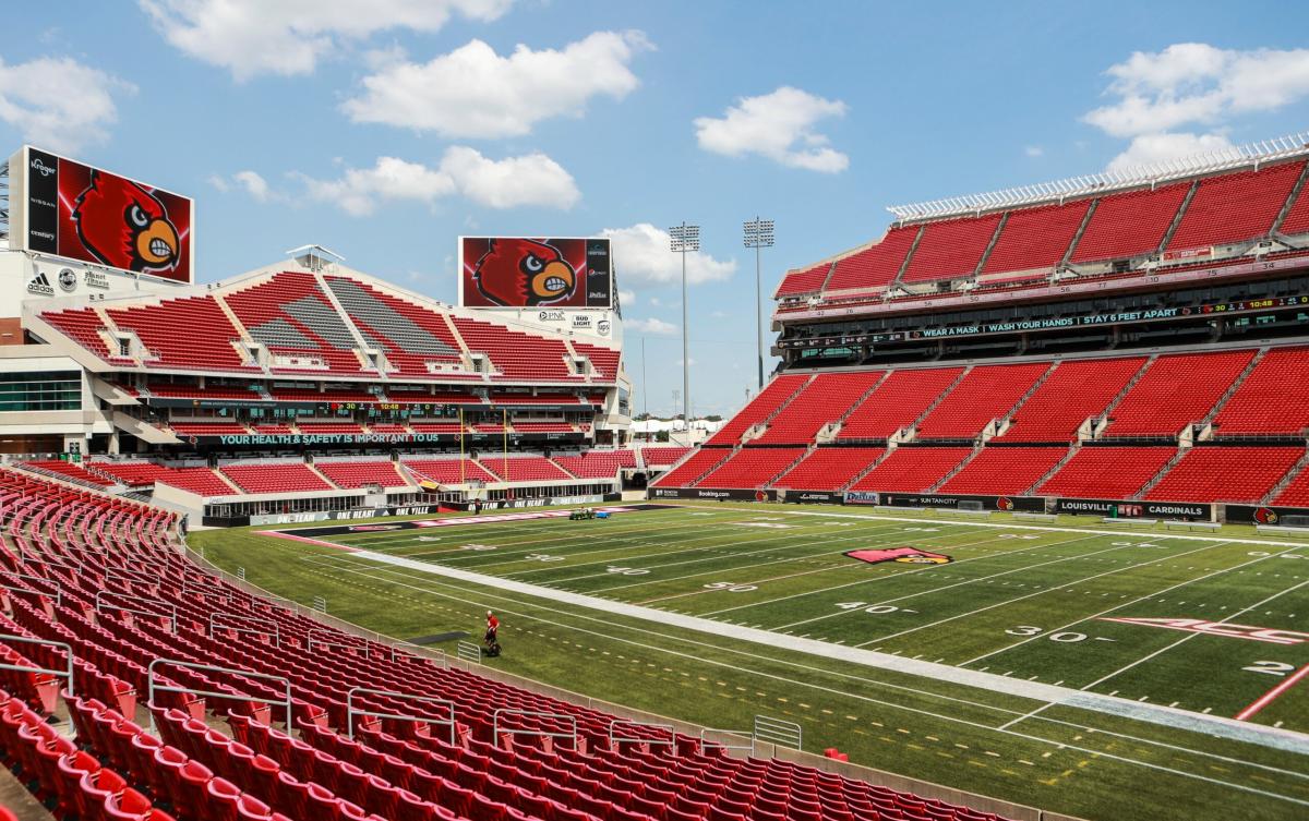 Louisville unveils “Blackout” uniforms for VT game - Card Chronicle