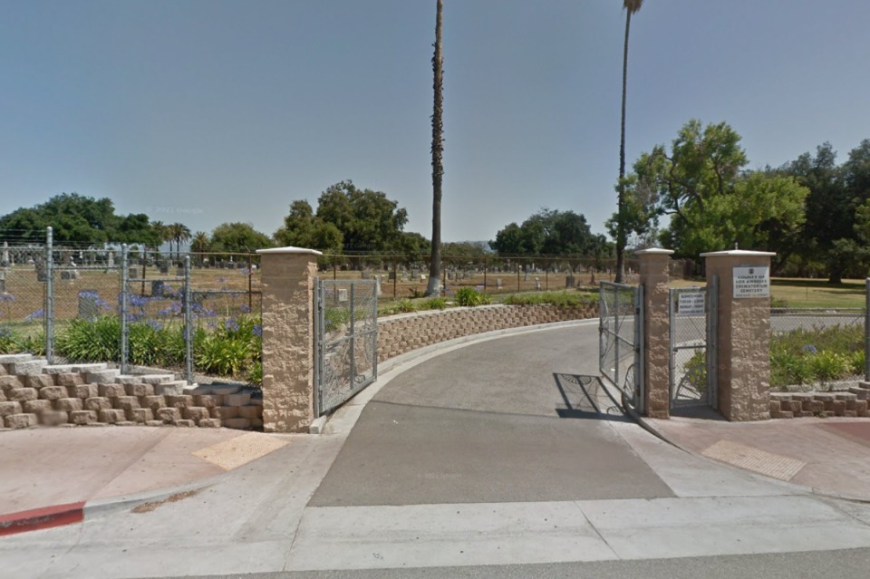 The burial of almost 2,000 people took place at Los Angeles County Cremetory and Cemetary (Google Maps)