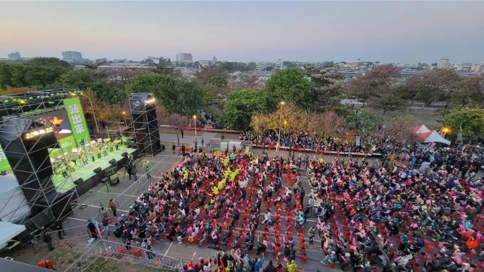 台南市首辦總統選前之夜，現場人山人海。(讀者提供／曹婷婷台南傳真)