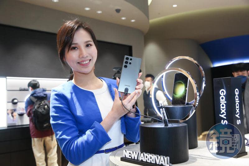 年度旗艦機種Galaxy S23推出後，成功吸引排隊人潮取貨，台灣三星樂觀看待今年銷售成長。