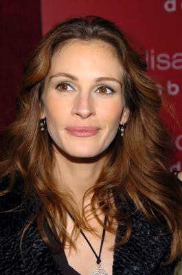 Julia Roberts at the New York premiere of Revolution's Mona Lisa Smile