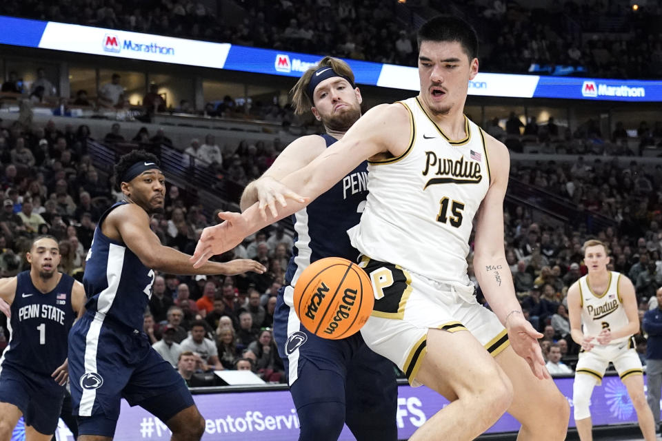 CORRECTS DAY/DATE TO SUNDAY, MARCH 12 INSTEAD OF SATURDAY, MARCH 11 - Purdue's Zach Edey (15) and Penn State's Michael Henn battle for a loose ball during the second half of an NCAA college basketball championship game at the Big Ten men's tournament, Sunday, March 12, 2023, in Chicago. (AP Photo/Nam Y. Huh)