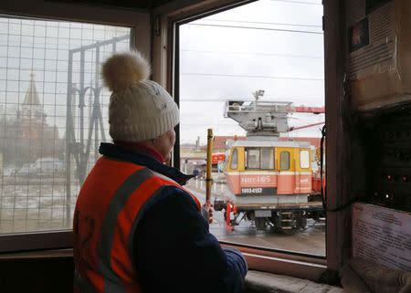 Elena Kachalina, whose job is to supervise a crossing point at Saltykovskaya station, works in the Moscow suburb of Balashikha, December 22, 2014. REUTERS/Tatyana Makeyeva