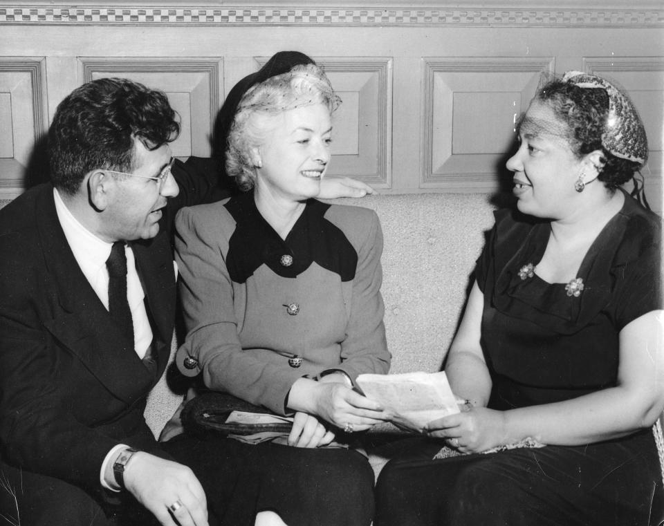 In this image provided by Emory University, Alice Allison Dunnigan, right, interviews screenwriters Arthur Arthur, left, and Virginia Kellogg. Dunnigan triumphed over sexism and racism to become the first black woman accredited to cover the White House and in recognition of her achievements, the Newseum unveiled a statue in her honor on Friday, Sept. 21, 2018. (Emory University Rare Book Library via AP)