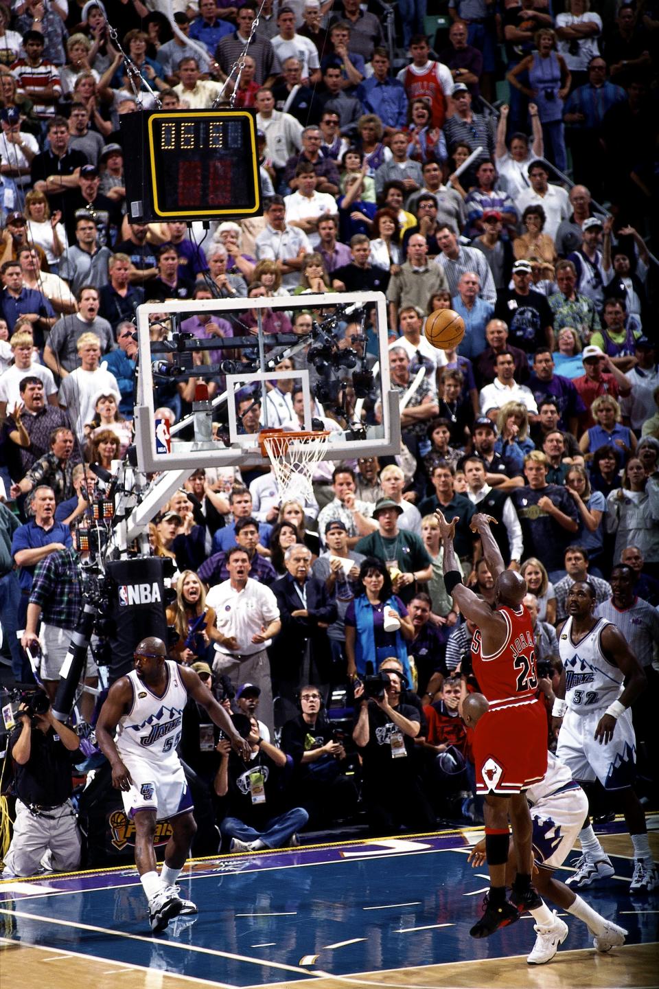 SALT LAKE CITY, UT - JUNE 14: Michael Jordan #23 of the Chicago Bulls shoots the game winning jumpshot against the Utah Jazz during game six of the 1998 NBA Finals played on June 14, 1998 at the Delta Center in Salt Lake City, Utah. NOTE TO USER: User expressly acknowledges and agrees that, by downloading and/or using this Photograph, User is consenting to the terms and conditions of the Getty Images License Agreement. Mandatory copyright notice and Credit:  Copyright 1998 NBAE  (Photo by Scott Winterton/NBAE via Getty Images)