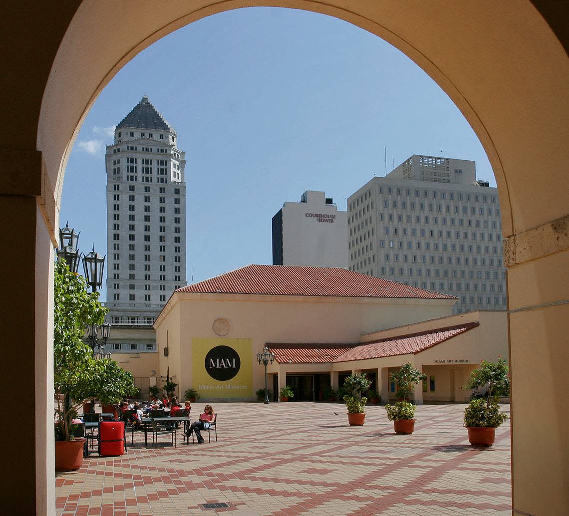 The Miami Art Museum in 2006 at the Miami Dade County Cultural Center in downtown Miami. In the background at left is the Miami Dade County Courthouse. The arch belongs to the Miami Dade Main Public Library.