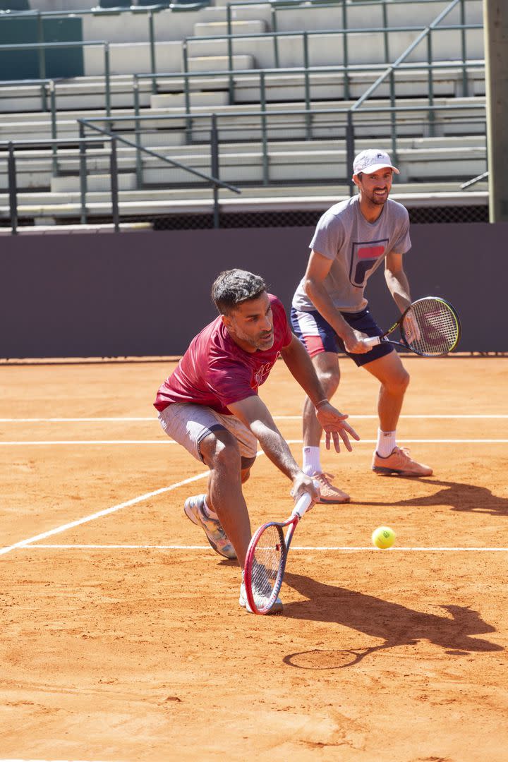 La volea baja de Machi González en la práctica de la Copa Davis