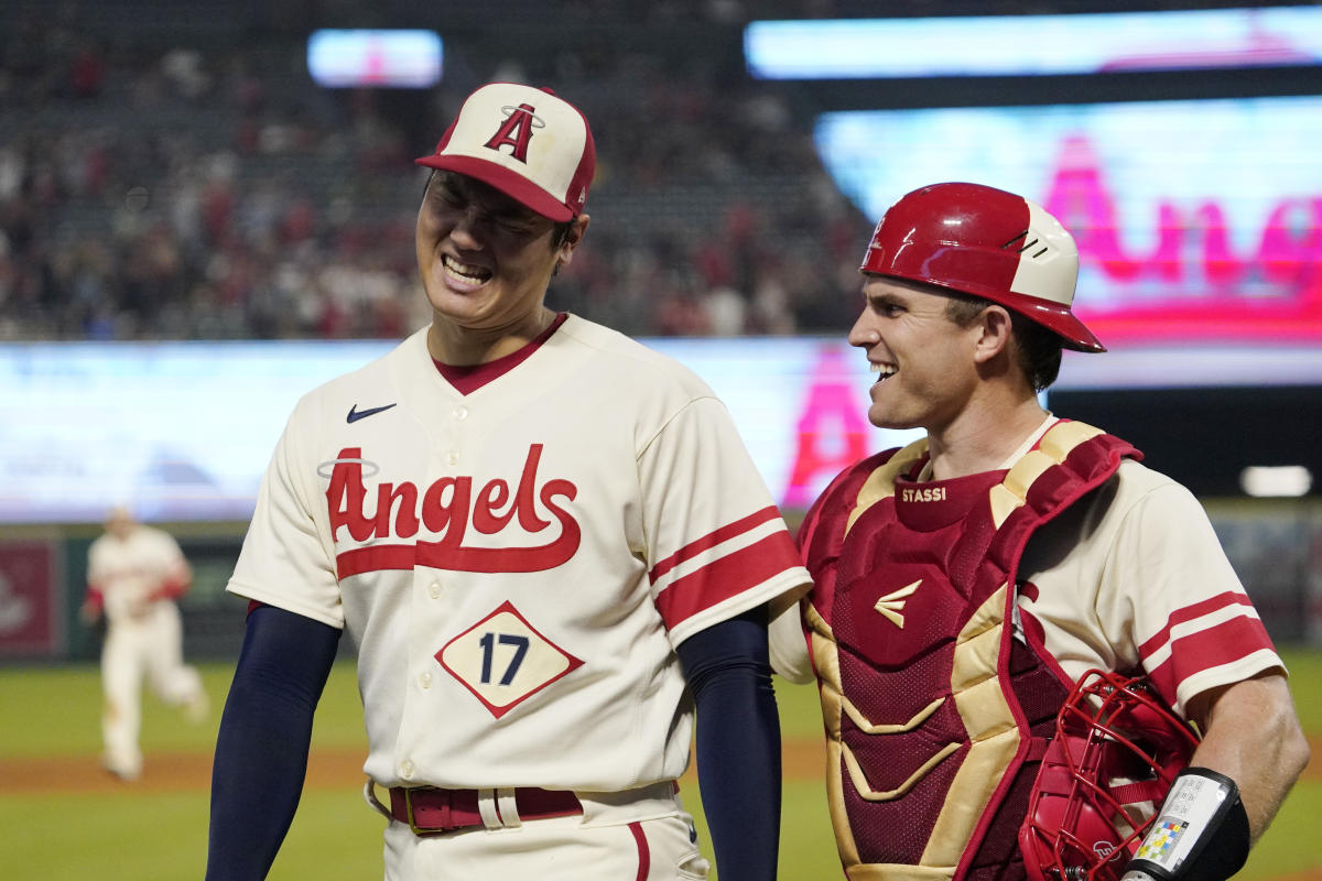 Shohei Ohtani breaks up no-hitter in ninth to extend hitting streak to 10  games in loss - The Japan Times