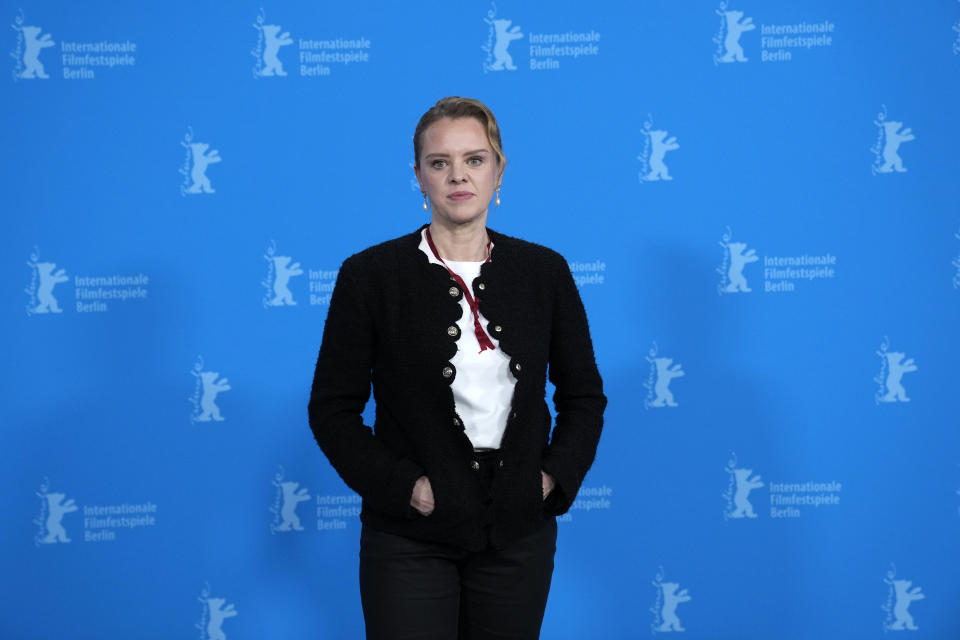 La directora alemana Julia von Heinz posa en una sesión de la película "Treasure" en el Festival Internacional de Cine de Berlín en Berlín, el sábado 17 de febrero de 2024. (Foto AP/Ebrahim Noroozi)