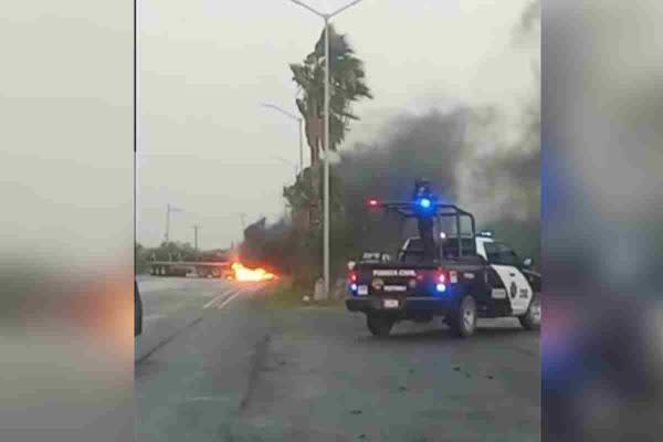 Hombres armados incendiaron vehículos en carretera de Nuevo León
