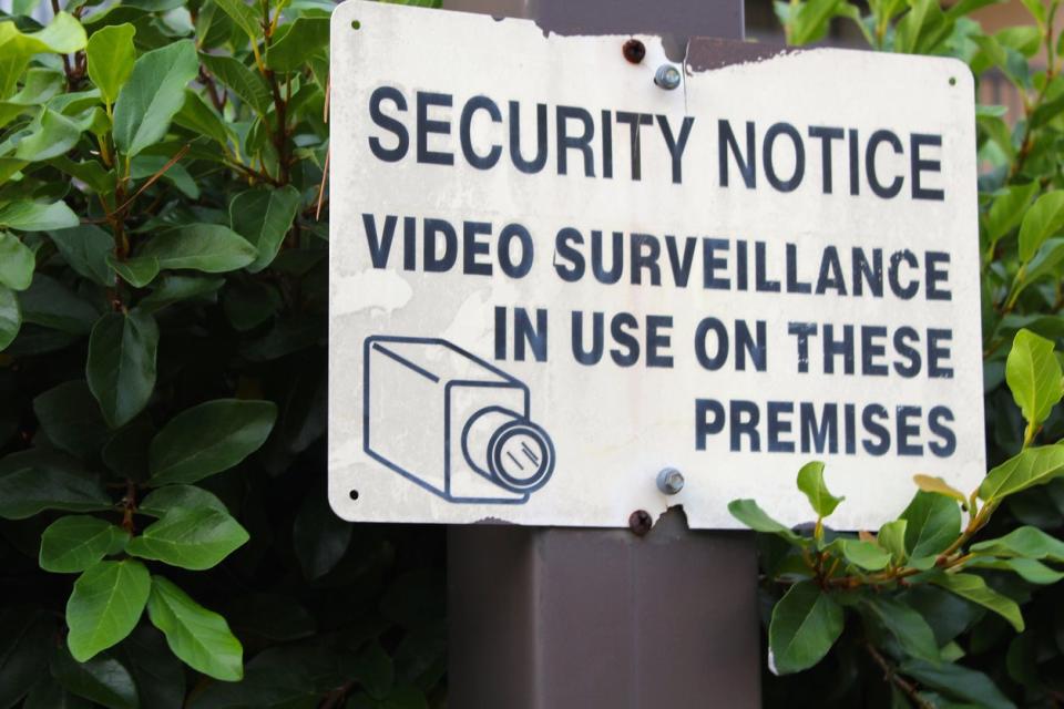 do security signs deter crime