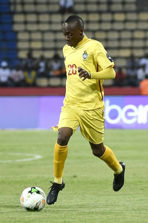 Zimbabwe's midfielder Khama Billiat controls the ball during the 2017 Africa Cup of Nations group B football match between Algeria and Zimbabwe in Franceville on January 15, 2017