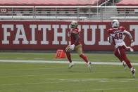 San Francisco 49ers running back Raheem Mostert, left, runs past Arizona Cardinals linebacker Isaiah Simmons (48) to score during the first half of an NFL football game in Santa Clara, Calif., Sunday, Sept. 13, 2020. (AP Photo/Josie Lepe)