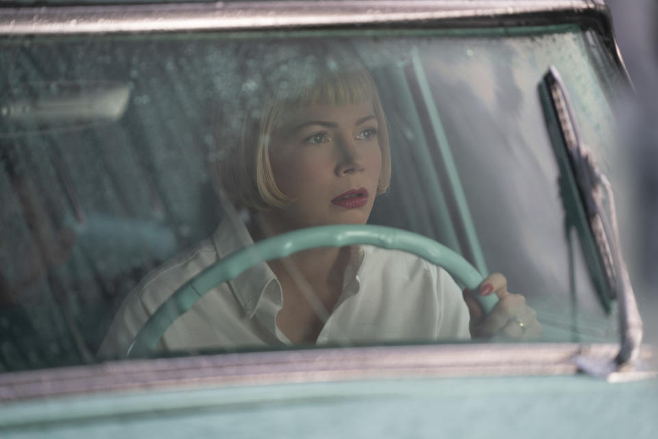 En esta imagen proporcionada por Universal Pictures y Amblin Entertainment Michelle Williams en una escena de "The Fabelmans" ("Los Fabelmans"). (Merie Weismiller Wallace/Universal Pictures y Amblin Entertainment vía AP)