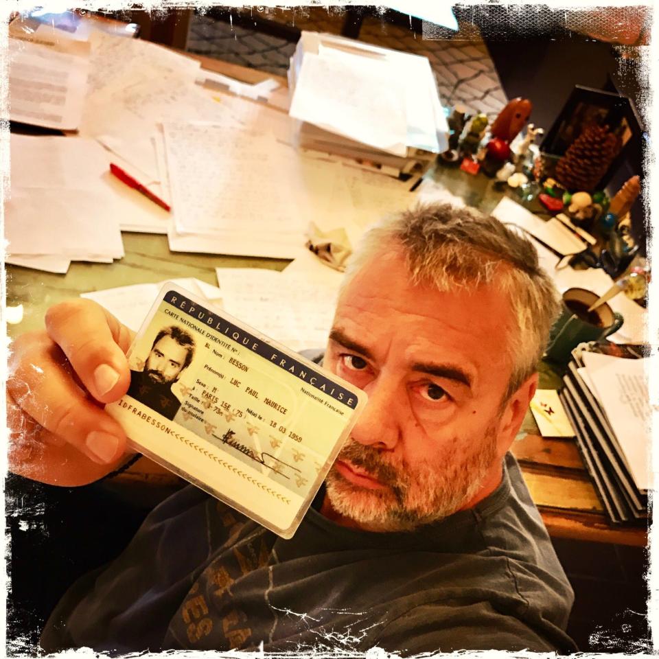 29 avril : Luc Besson dénonce “l’arnaque” Le Pen