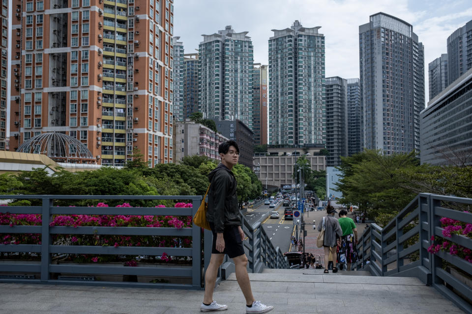 紀律部隊鬧宿舍荒，港府大灣區買樓除笨有精。 (Vernon Yuen/NurPhoto via Getty Images)