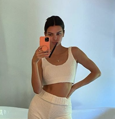 Kendall jenner showing midriff in hi-res stock photography and