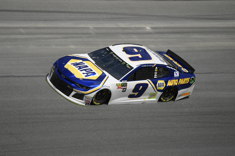 Chase Elliott (9) makes his way through Turn 4 during qualifying for the Daytona 500 auto race at the Daytona International Speedway Sunday, Feb. 11, 2018, in Daytona Beach, Fla. (AP Photo/Phelan M. Ebenhack)