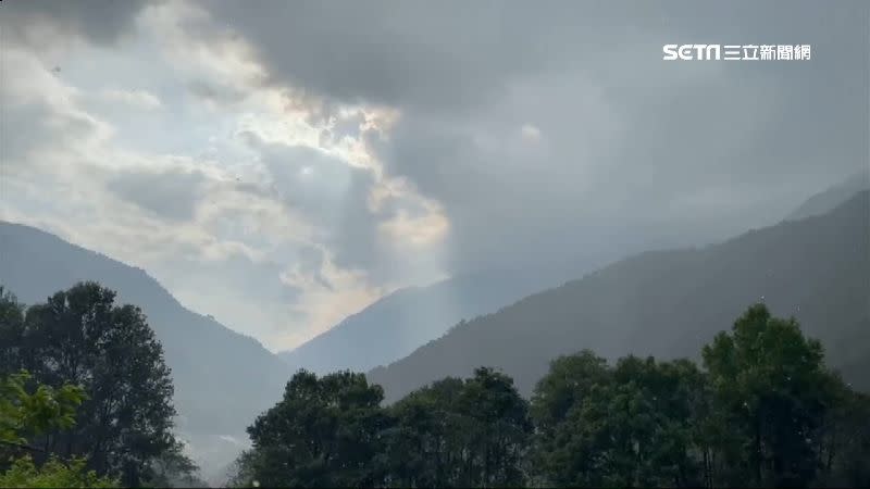 台中和平區也下雨，居民雀躍錄下畫面。