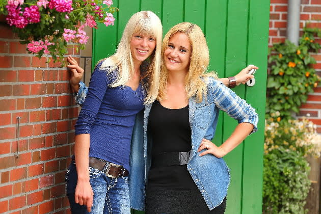 Blondes Glück: Lena und Janine lieben sich. Und die Kamera liebt sie. (Foto: RTL/Stefan Gregorowius)