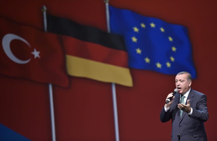 Recep Tayyip Erdogan spricht am 24. Mai 2014 zu Anhängern in Köln (Bild: AP Photo/Martin Meissner)