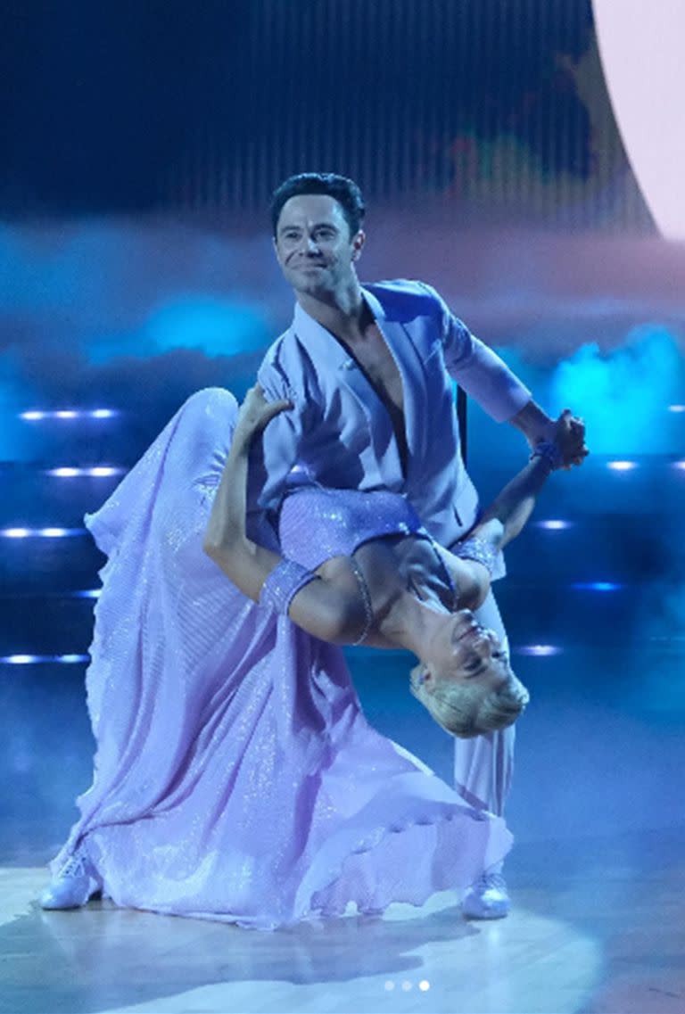 Selma Blair y Sasha Farber en la primera presentación de la pareja en Dancing with The Stars