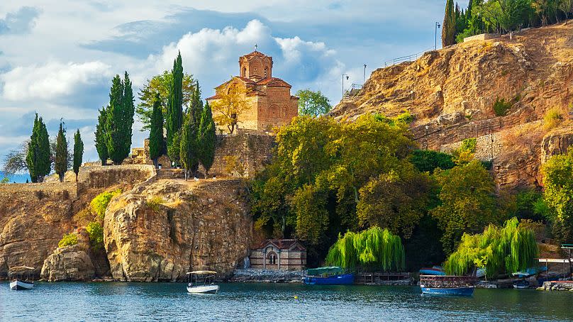 Entspannen auf dem Ohrid-See in Nordmazedonien.